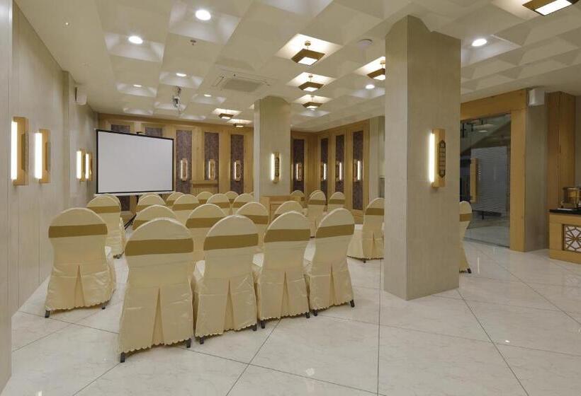 ホテル Elysian Residency