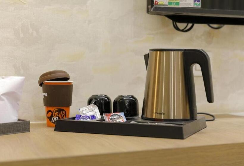 ホテル Elysian Residency