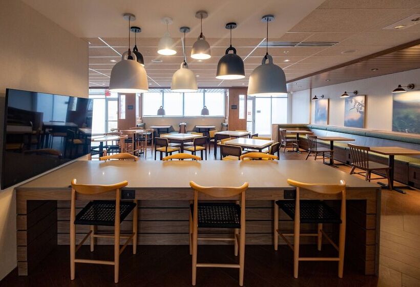 هتل Fairfield By Marriott Inn & Suites Fond Du Lac