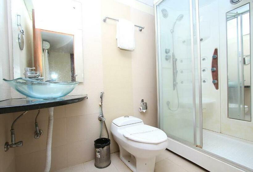 Отель Four Square Inn