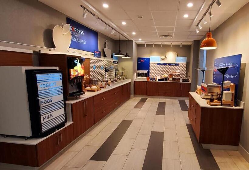 Отель Holiday Inn Express   Wells Ogunquit Kennebunk, An Ihg