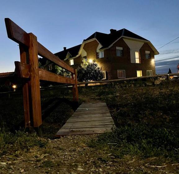 בית מלון כפרי Hosteria Lago Cardiel