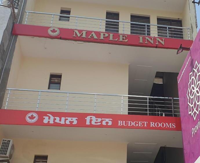 Отель Maple Leaf