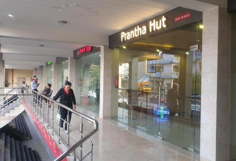 Отель Maple Leaf