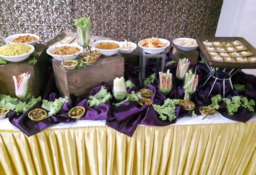 Отель Maple Leaf