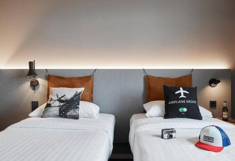 호텔 Moxy Cologne Bonn Airport