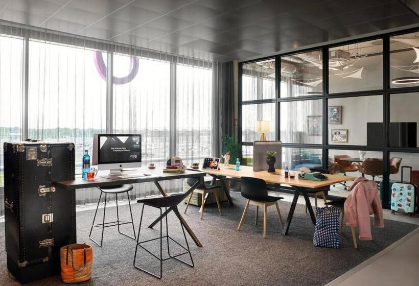 호텔 Moxy Cologne Bonn Airport