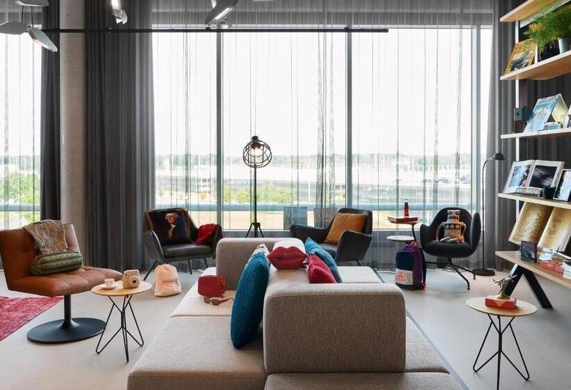 호텔 Moxy Cologne Bonn Airport