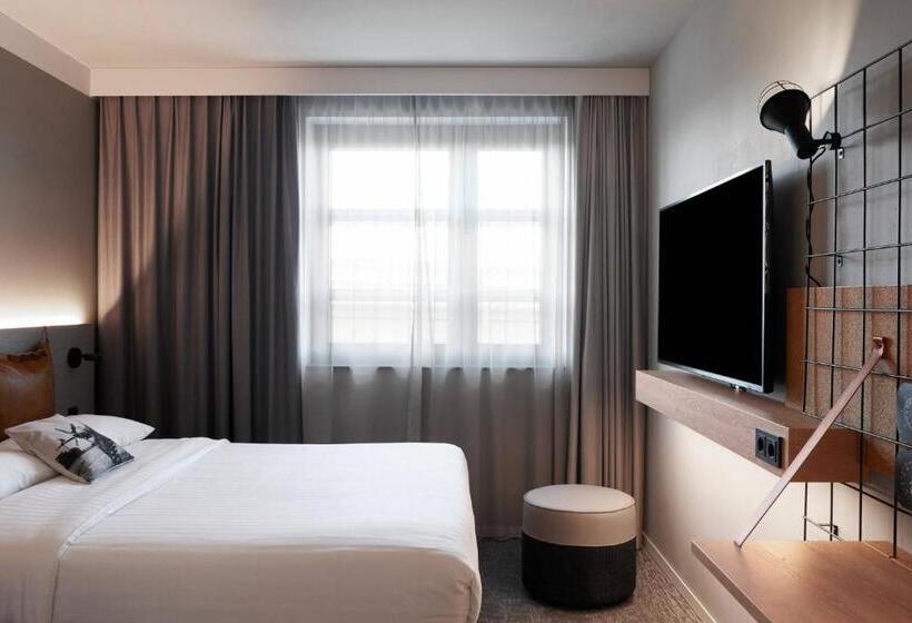 호텔 Moxy Cologne Bonn Airport