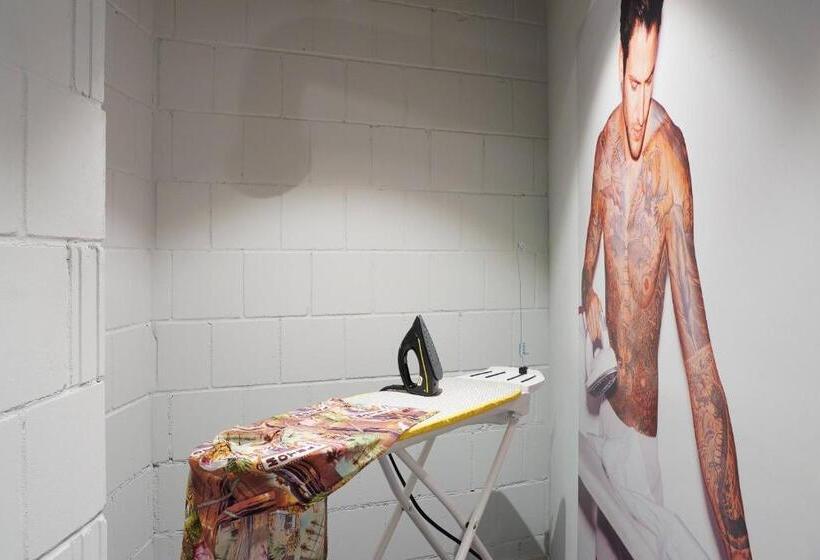 호텔 Moxy Cologne Bonn Airport