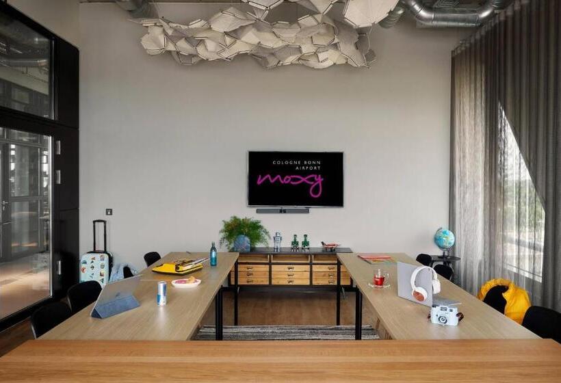 호텔 Moxy Cologne Bonn Airport