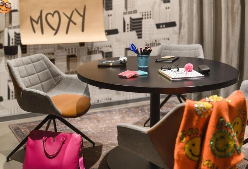 هتل Moxy Dresden Neustadt