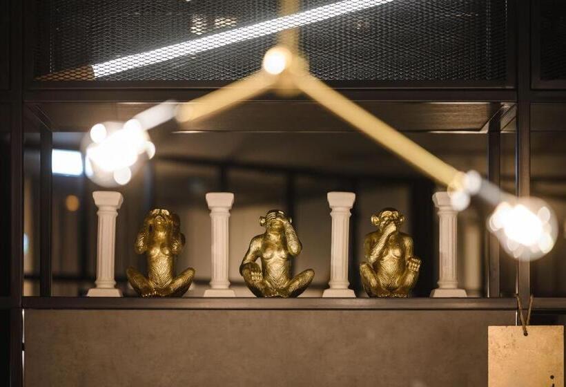 هتل Moxy Dresden Neustadt