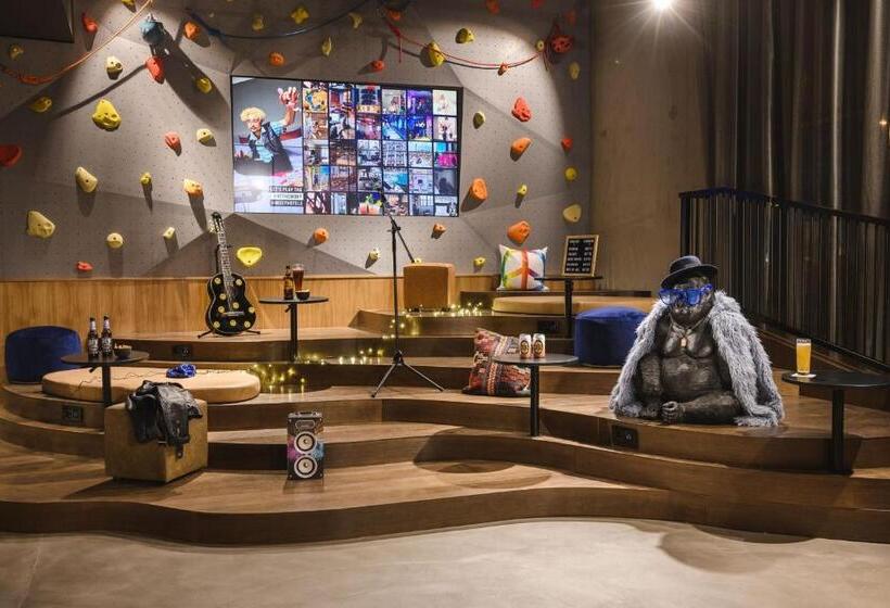 هتل Moxy Dresden Neustadt