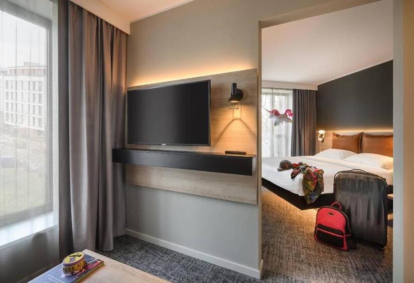 هتل Moxy Dresden Neustadt