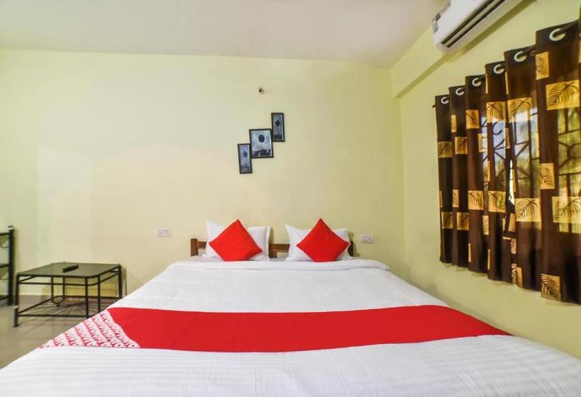 Hotel Oyo 29422 Navdurga Holiday Stay