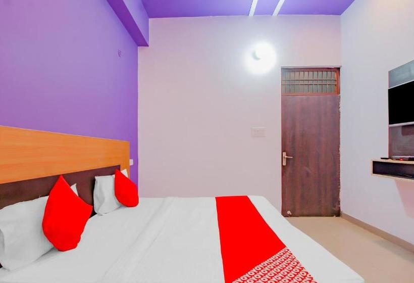 בית מלון כפרי Oyo 76842 The Royal S Inn