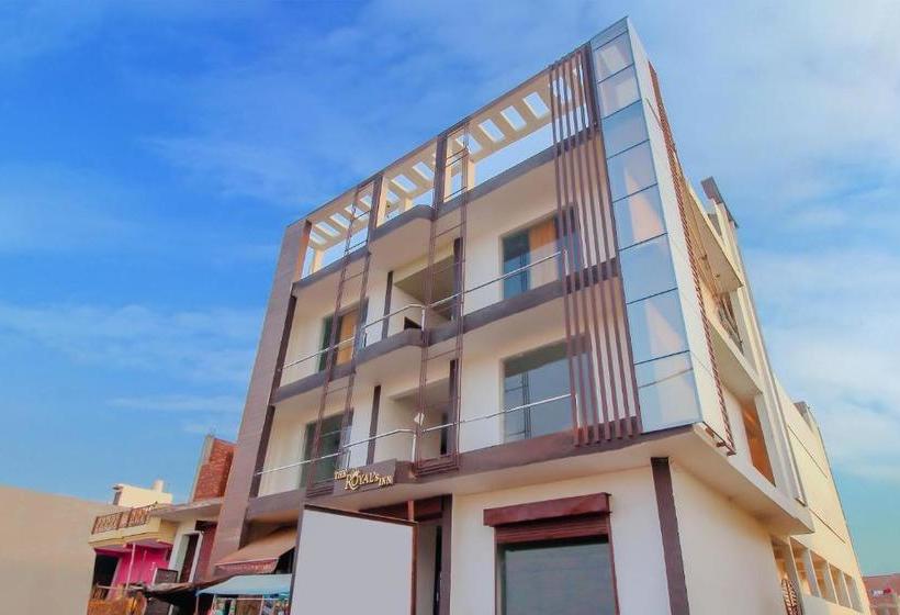 בית מלון כפרי Oyo 76842 The Royal S Inn