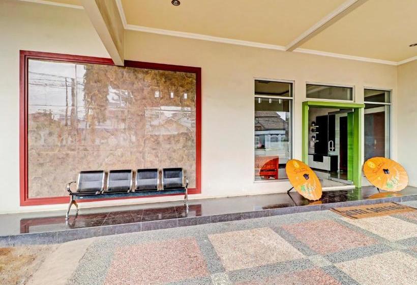 호텔 Oyo 90347 Srikandi Syariah