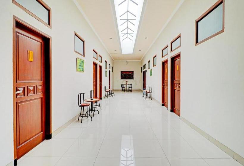 호텔 Oyo 90347 Srikandi Syariah