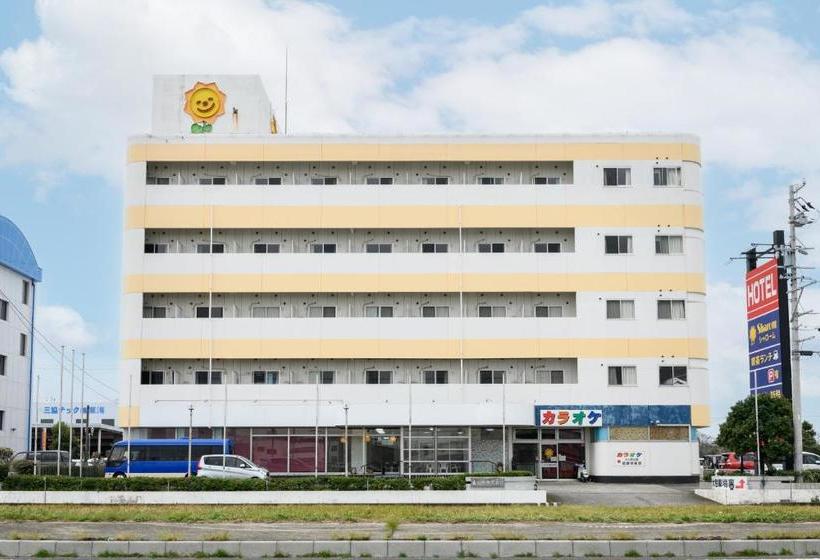 ホテル Oyo  Sharom