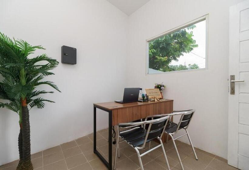 فندق Reddoorz @ Jalan Demang Lebar Raya Palembang