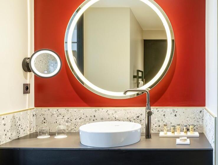 Отель Renaissance Bordeaux