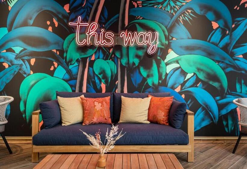 Отель Renaissance Bordeaux