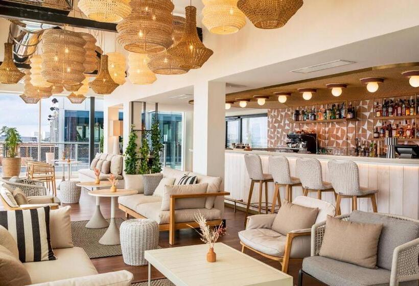 Отель Renaissance Bordeaux