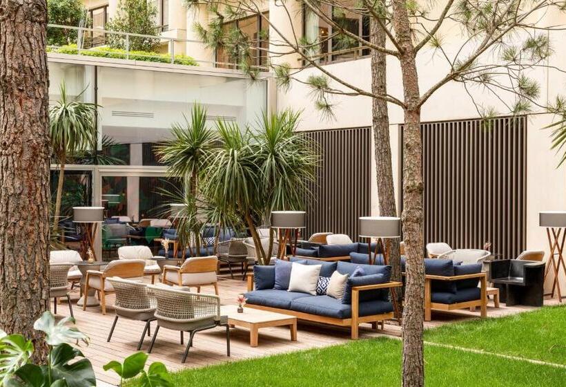 Отель Renaissance Bordeaux