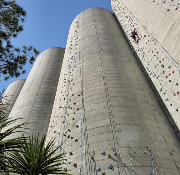 Отель Renaissance Bordeaux