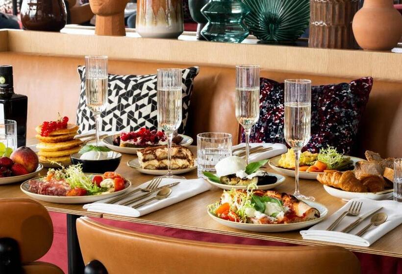 Отель Renaissance Bordeaux