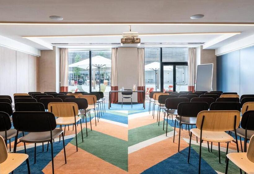 Отель Renaissance Bordeaux