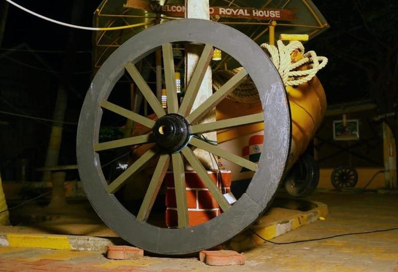 Отель Royal House