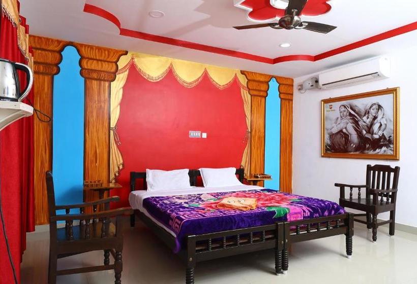 Отель Royal House