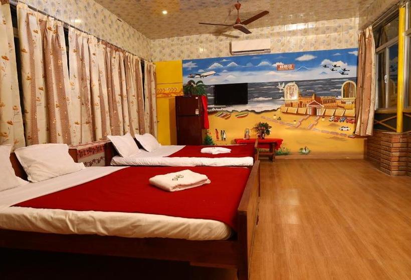 Отель Royal House