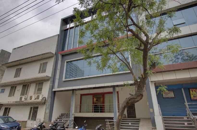 호텔 Super Townhouse Townhouse Atal Chowk Indirapuram Ghaziabad