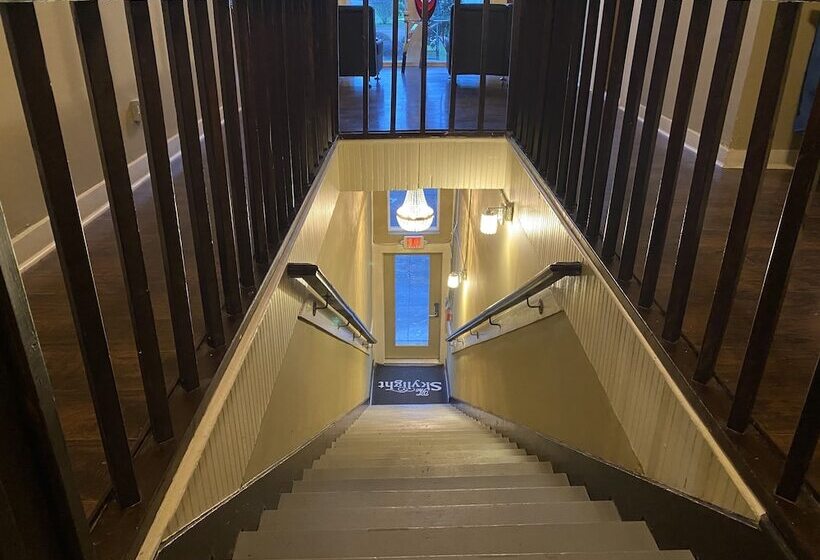 Отель The Skylight