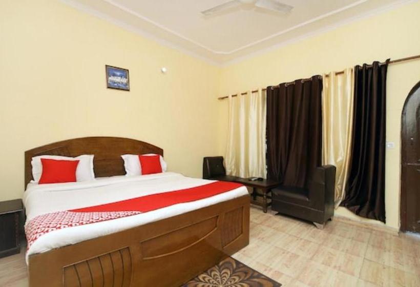 בית מלון כפרי Usha Palace