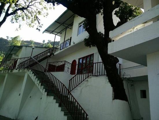 בית מלון כפרי Usha Palace