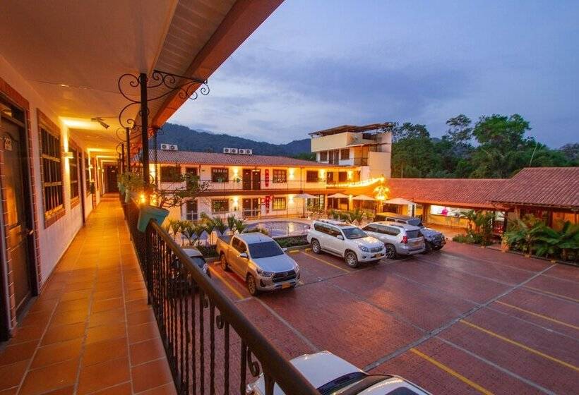 هتل Vanguardia Natural