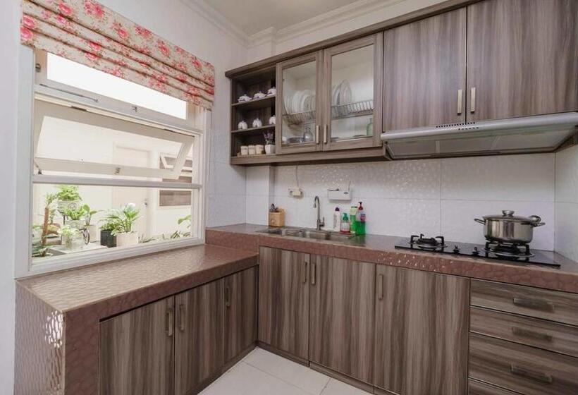 酒店 Wisma Kpbd Residence Syariah Mitra Reddoorz