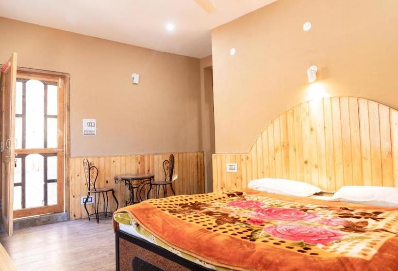 Mazel Tov Hostel Tirthan