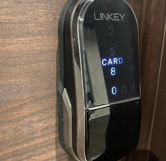 بنسيون 憩ikoi Guest House & Cafe Bar