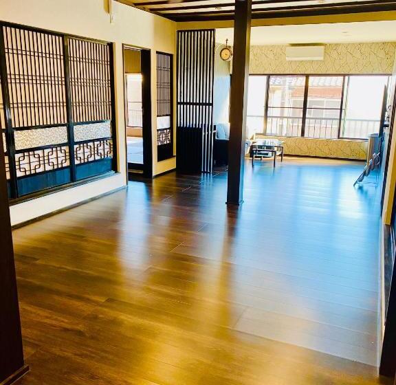 بنسيون 憩ikoi Guest House & Cafe Bar