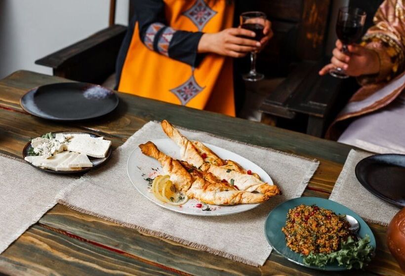 بنسيون Etiuni The Forgotten Kingdom