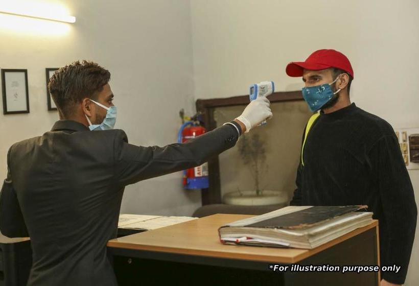 펜션 Oyo 78682 Silver Clouds Home Stay