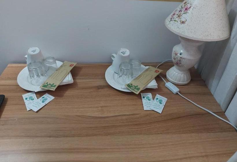 פנסיון Room In Guest Room  Private Individual Room With Exit Terrace And Shared Bathroom