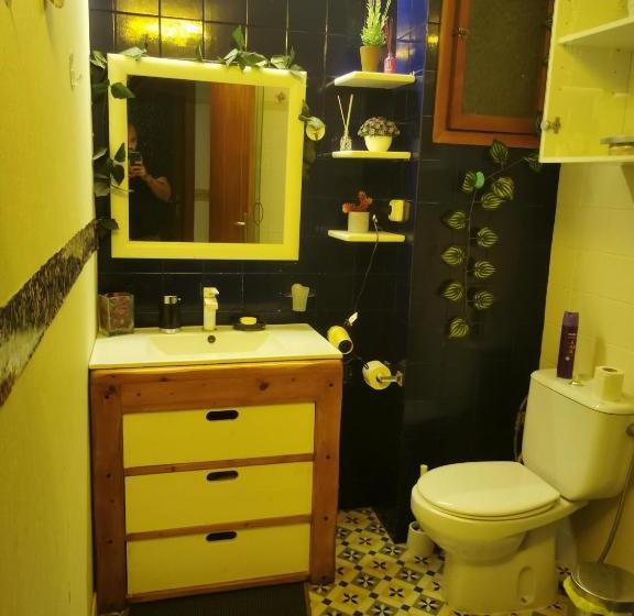 פנסיון Room In Guest Room  Private Individual Room With Exit Terrace And Shared Bathroom