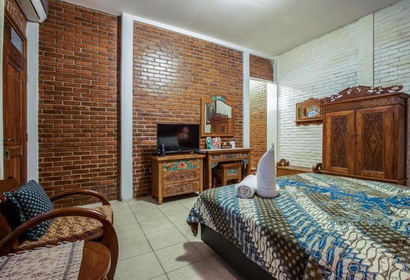 ペンション Sekararum Butik Syariah Guesthouse